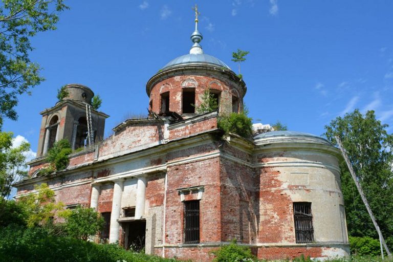Воскресенская церковь в Благодатной, Калининский район