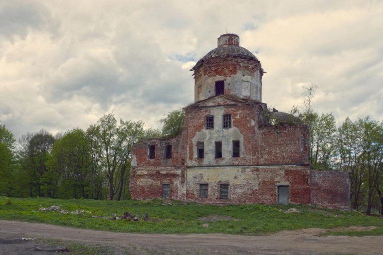 Покрова Пресвятой Богородицы церковь в Ладьине, Торжокский район