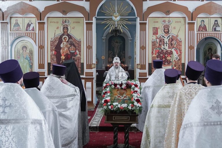 В год 455-летия мученической кончины святителя Филиппа Московского в Успенском Отроче монастыре митрополит Амвросий совершил Божественную литургию