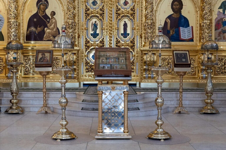 СБОР НА ПОДСВЕЧНИКИ